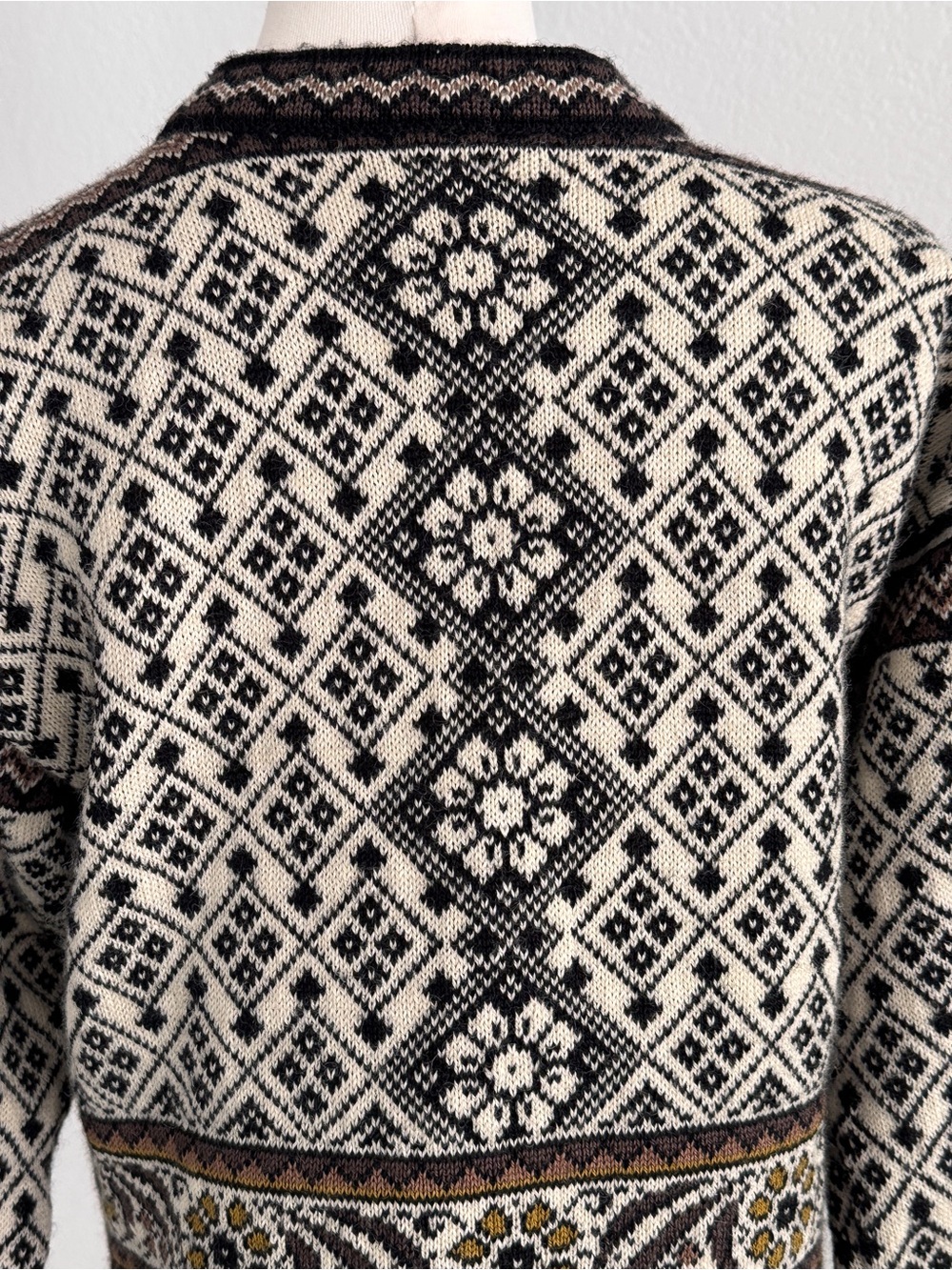 Vintage Dale of Norway Black, White & Brown Geometric Knit Cardigan size small - Picture 8 of 9